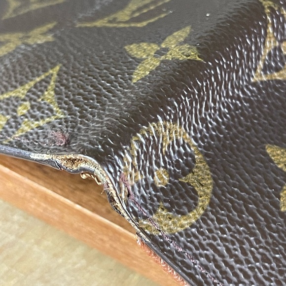 Louis Vuitton Long Bifold Checkbook Wallet - Picture 12 of 12